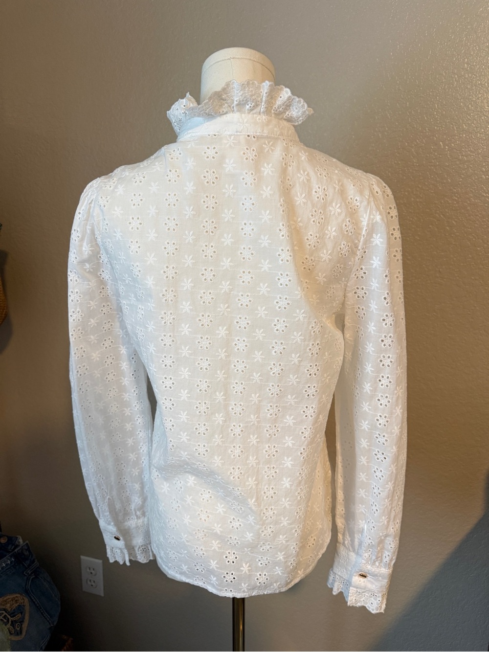 Classic White Eyelet Ruffle Button-Up Top - Picture 4 of 5